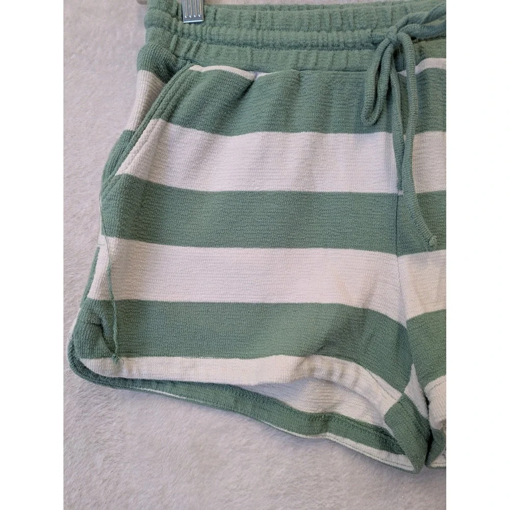 Maurices Shorts Women's Medium Green White Striped Lounge Elastic Waist‎ Casual
